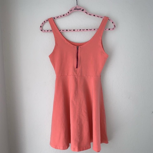 Express Dress - Picture 2 of 5